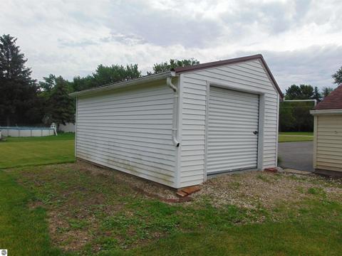 821 Emerson St, Ithaca, MI 48847 photo 7
