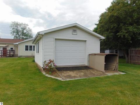 821 Emerson St, Ithaca, MI 48847 photo 5