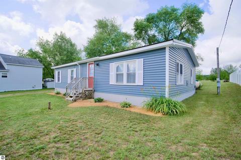 607 Gitchegumee Dr, Buckley, MI 49620 photo 2