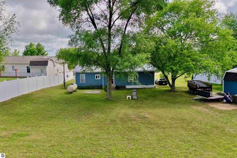 607 Gitchegumee Dr, Buckley, MI 49620 photo 17