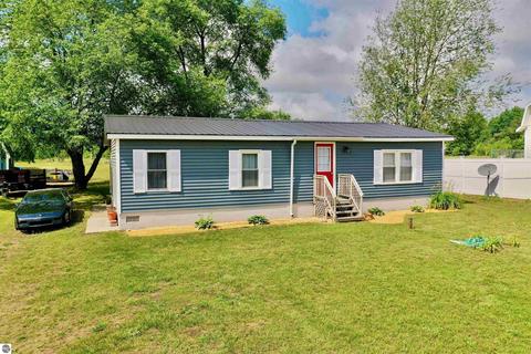 607 Gitchegumee Dr, Buckley, MI 49620 photo 1