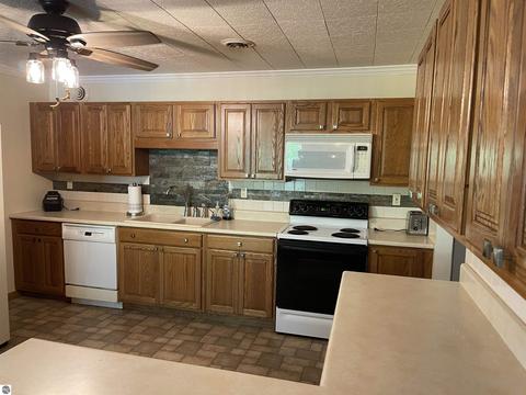 8800 Davy Dr, Hale, MI 48739 photo 5