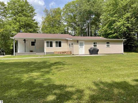 8800 Davy Dr, Hale, MI 48739 photo 1
