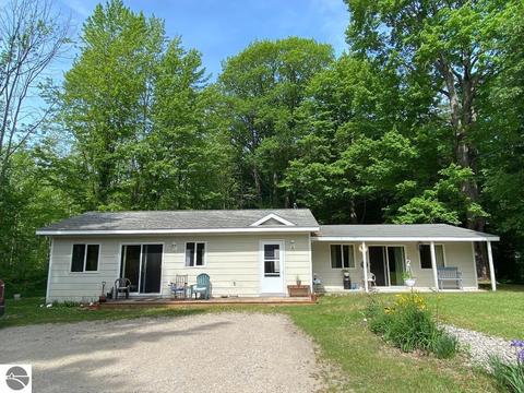 4368 Arborvitae Dr, Honor, MI 49640 photo 4
