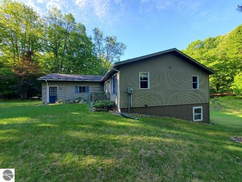 20366 Pole Rd, Brethren, MI 49619 photo 3