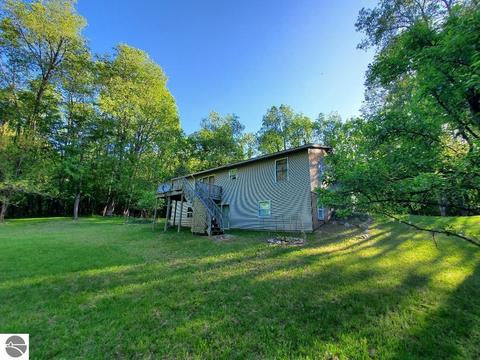 20366 Pole Rd, Brethren, MI 49619 photo 2