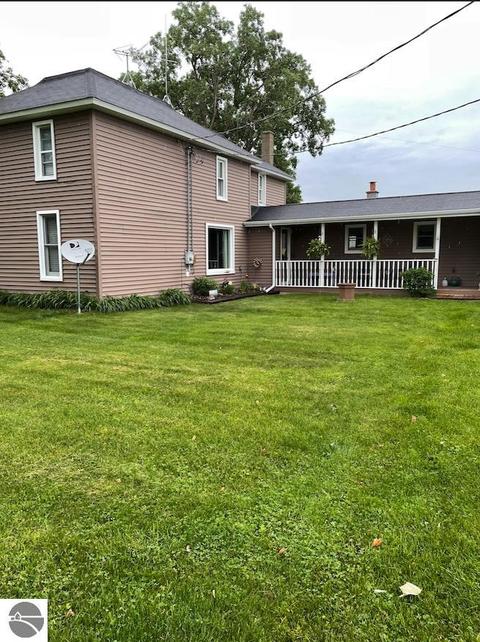 10508 E Millbrook Rd, Shepherd, MI 48883 photo 1