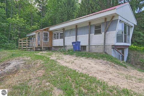 2091 W 18 Rd, Mesick, MI 49668 photo 10