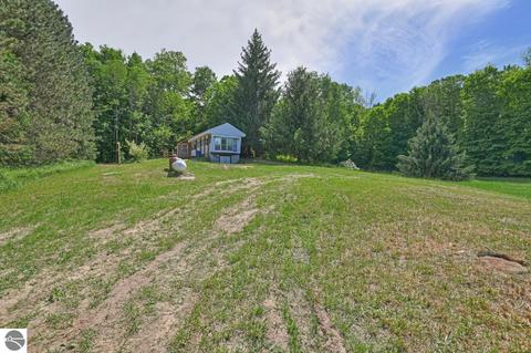 2091 W 18 Rd, Mesick, MI 49668 photo 9