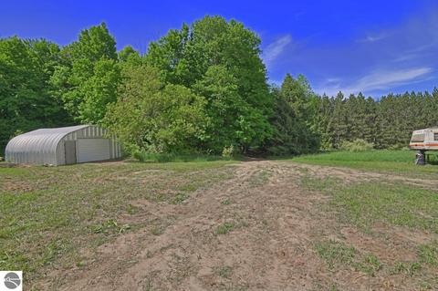 2091 W 18 Rd, Mesick, MI 49668 photo 4