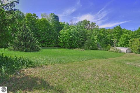 2091 W 18 Rd, Mesick, MI 49668 photo 3