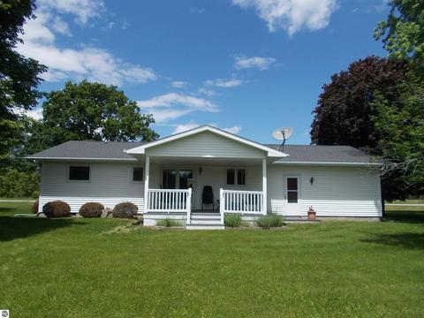 6935 Shellenbarger Rd, Hale, MI 48739 photo 2