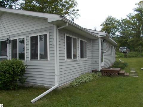 826 Kenyon Rd, Lupton, MI 48635 photo 4