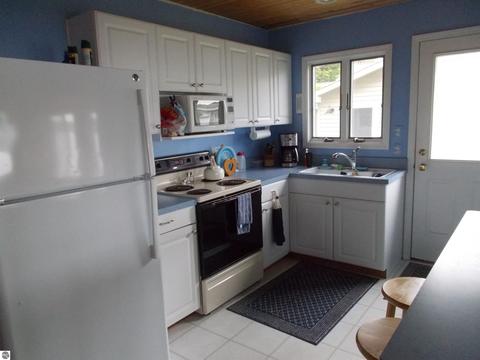 826 Kenyon Rd, Lupton, MI 48635 photo 9