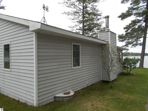 826 Kenyon Rd, Lupton, MI 48635 photo 7