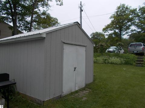 826 Kenyon Rd, Lupton, MI 48635 photo 6