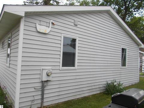 826 Kenyon Rd, Lupton, MI 48635 photo 5