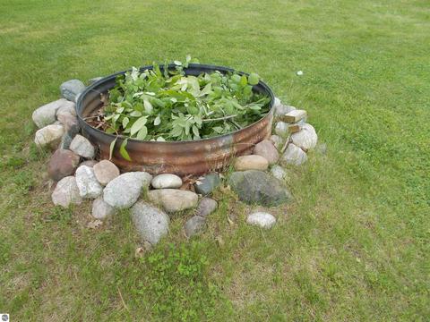 826 Kenyon Rd, Lupton, MI 48635 photo 3