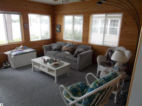 826 Kenyon Rd, Lupton, MI 48635 photo 11