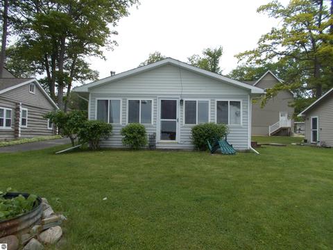 826 Kenyon Rd, Lupton, MI 48635 photo 2