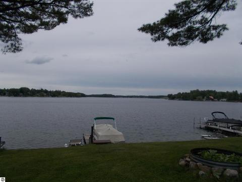 826 Kenyon Rd, Lupton, MI 48635 photo 1