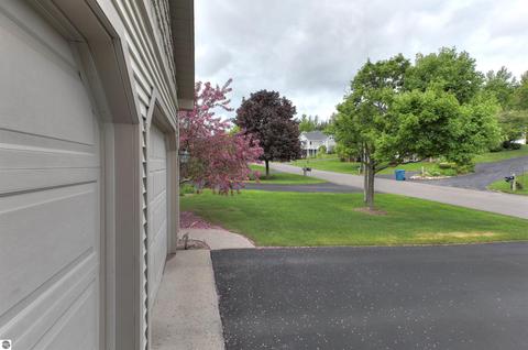 2865 E Crown Dr, Traverse City, MI 49686 photo 9