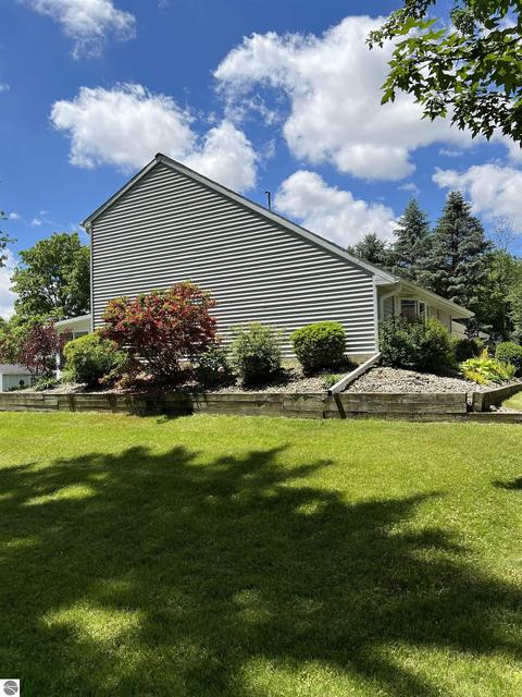 4271 Riverview Dr, Alma, MI 48801 photo 3