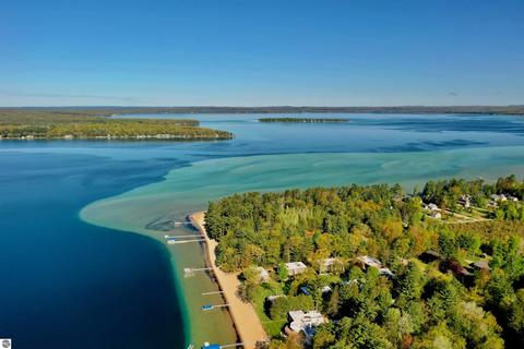 128 Flag Point Dr, Roscommon, MI 48627 photo 3