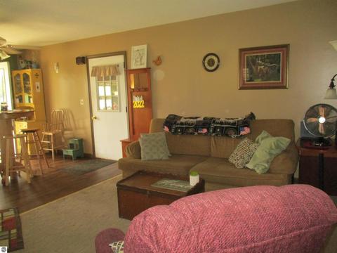 191 E Boulevard St, Shepherd, MI 48883 photo 3
