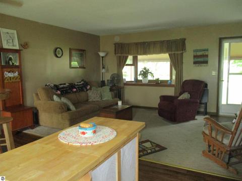 191 E Boulevard St, Shepherd, MI 48883 photo 4