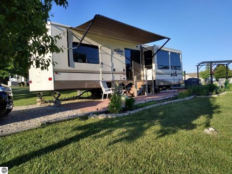 1673 Hampton #DR, Gladwin, MI 48624 photo 5