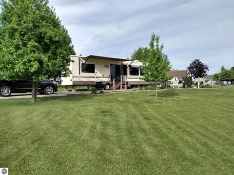 1673 Hampton #DR, Gladwin, MI 48624 photo 4