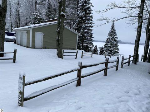357 Henderson Lake Dr, Lupton, MI 48635 photo 5