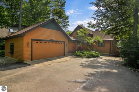 4331 E Shore Dr, Grawn, MI 49637 photo 3