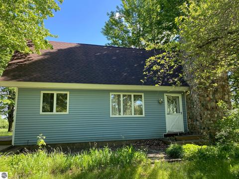 4205 Hamlin Rd, Grawn, MI 49637 photo 2