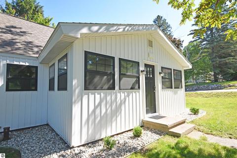 75 Mill St, Maple City, MI 49664 photo 4