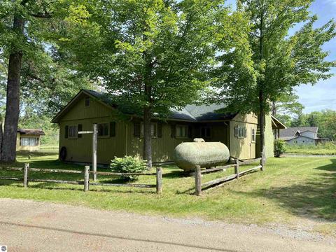 5444 E Lake Dr, Hale, MI 48739 photo 9