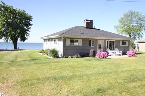 1050 S 13th St, Au Gres, MI 48703 photo 2