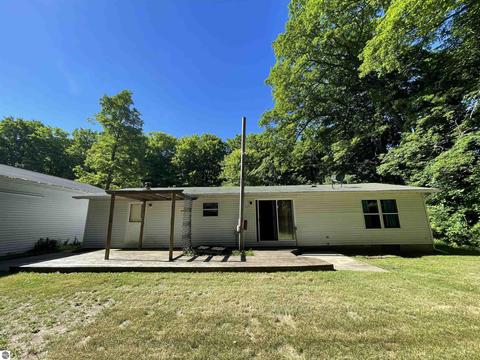 2101 E Rock Rd, Clare, MI 48617 photo 42