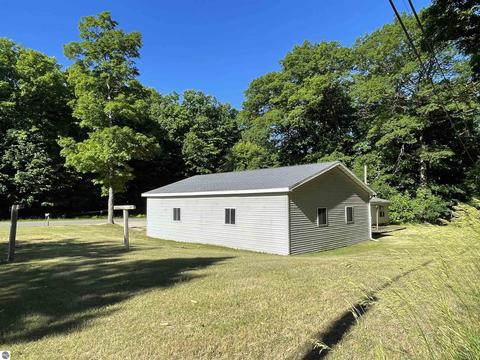 2101 E Rock Rd, Clare, MI 48617 photo 43