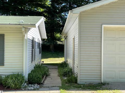 2101 E Rock Rd, Clare, MI 48617 photo 40