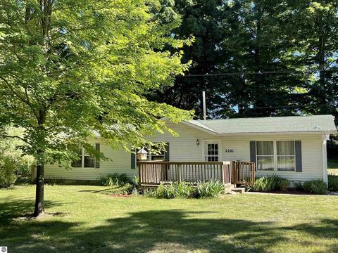 2101 E Rock Rd, Clare, MI 48617 photo 1