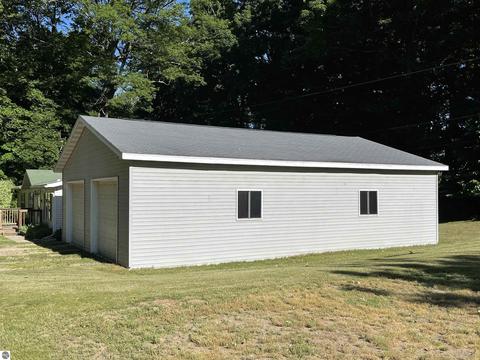 2101 E Rock Rd, Clare, MI 48617 photo 7