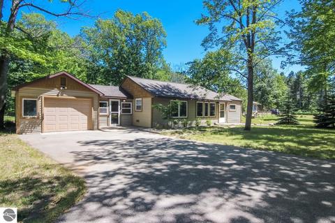 5055 Karlin Rd, Interlochen, MI 49643 photo 2