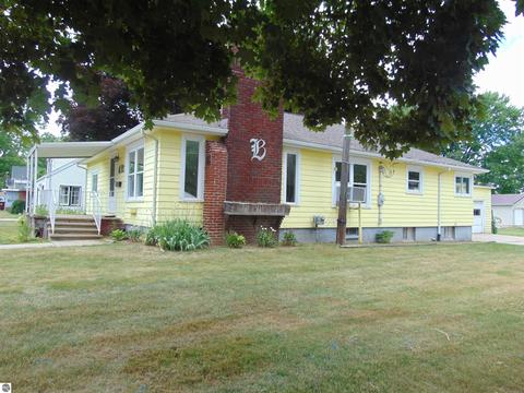 631 E North St, Ithaca, MI 48847 photo 2