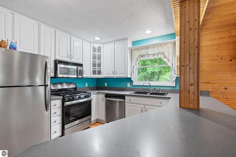 552 Gitchegumee Dr, Buckley, MI 49620 photo 6