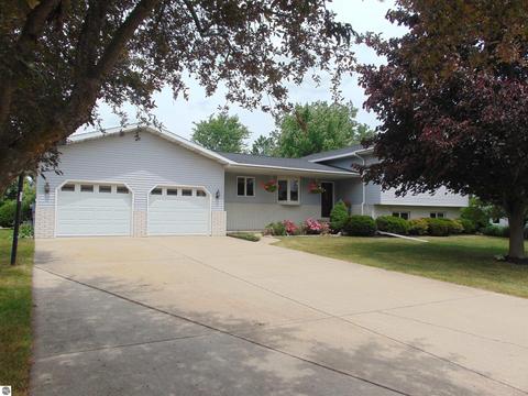 355 Norton Gibbs Dr, Ithaca, MI 48847 photo 1