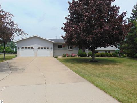 355 Norton Gibbs Dr, Ithaca, MI 48847 photo 2
