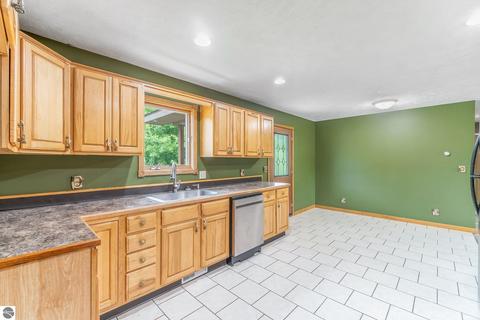 468 N Eldridge Rd, Beulah, MI 49617 photo 4