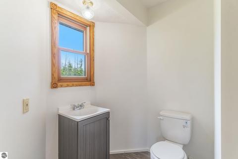 468 N Eldridge Rd, Beulah, MI 49617 photo 7